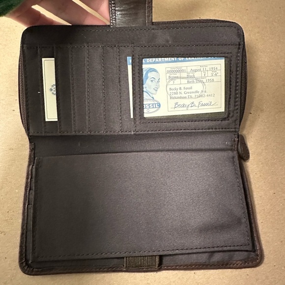 FOSSIL Brown Leather woman quiet luxury wallet - Picture 5 of 9